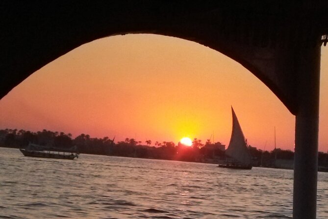 4 Days Nile Cruise, Aswan to Luxor AbuSimbel optional hot balloon - Day 2: The long road to Abu Simbel