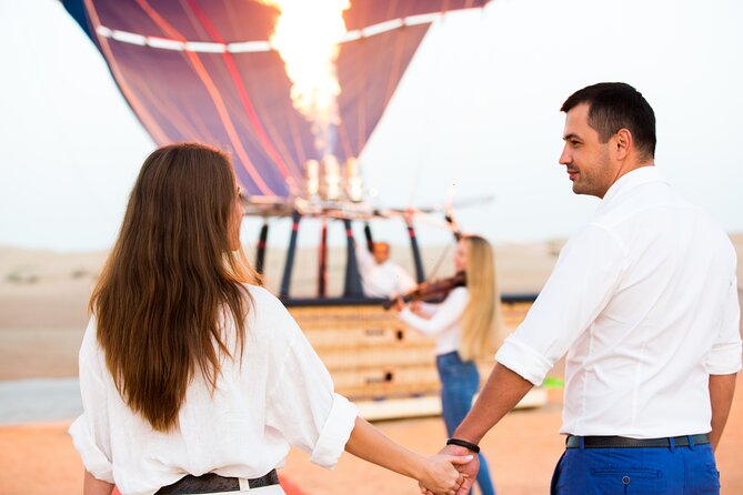 5-Hour Private Guided Tour with 1-Hour Hot Air Balloon Ride - Breakfast, falcons, and the limits of the camp visit