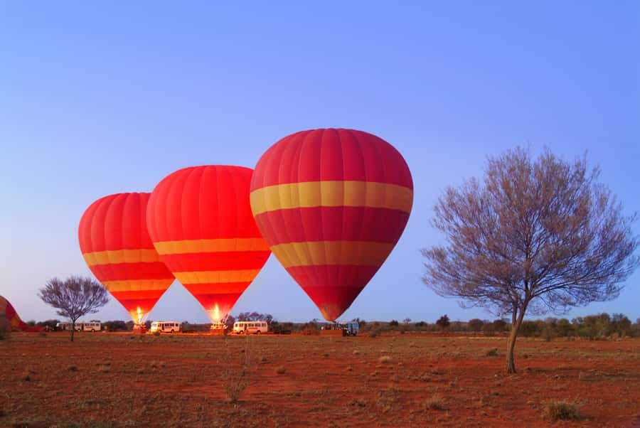 Alice Springs: Early Morning Hot Air Balloon Flight - Watching the balloon come alive