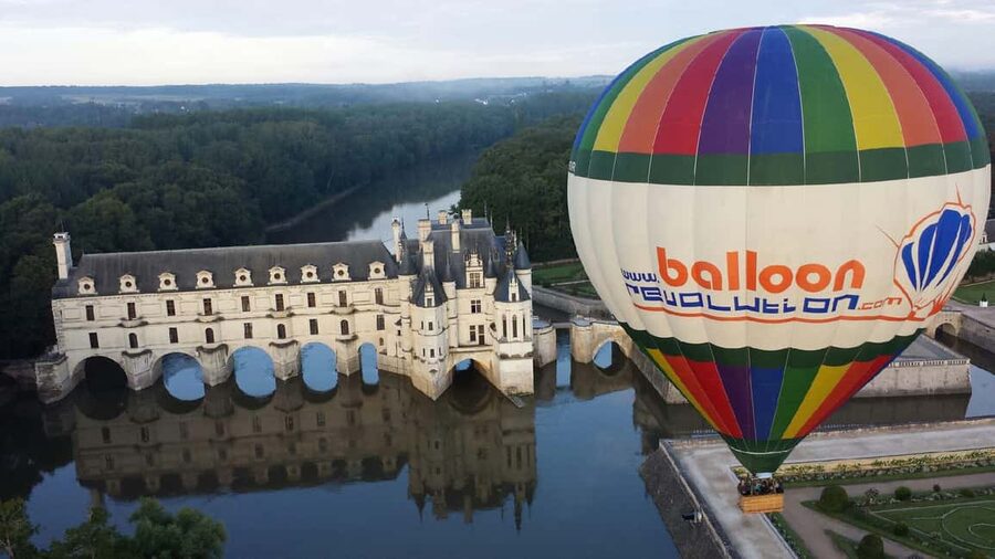 Amboise Hot-Air Balloon Sunrise Ride over the Loire Valley - Watching the balloon come alive