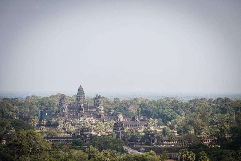 Angkor Balloon Sunrise or Sunset ride and Pick up/Drop off - Sunrise beside the temple