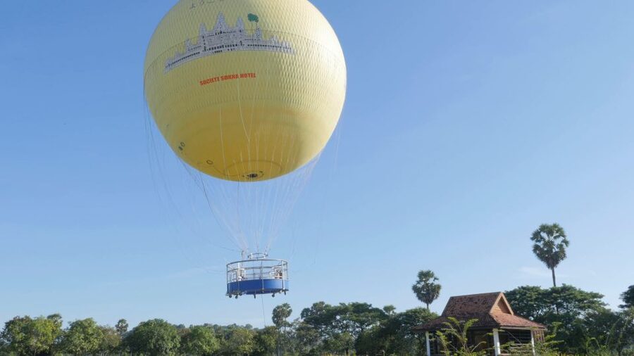 Angkor Wat: Small-Group Tour with Balloon Ride and Lunch - The balloon ride, a short view from above