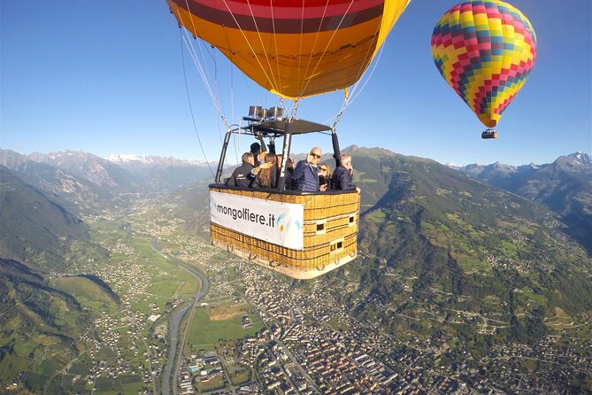 Aosta hot air balloon flight over the Alps with breathtaking views - The landing and return to Aosta