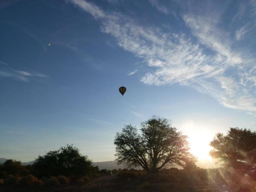 Atacama: San Pedro de Atacama Sunrise Hot Air Balloon Ride - Breakfast and stories after landing