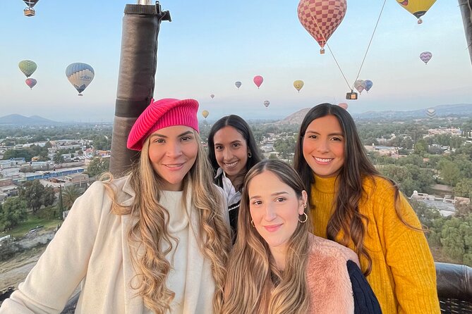 Balloon Flight and Teotihuacan Tour w/Breakfast from Mexico City - A short stop for liquor and local crafts
