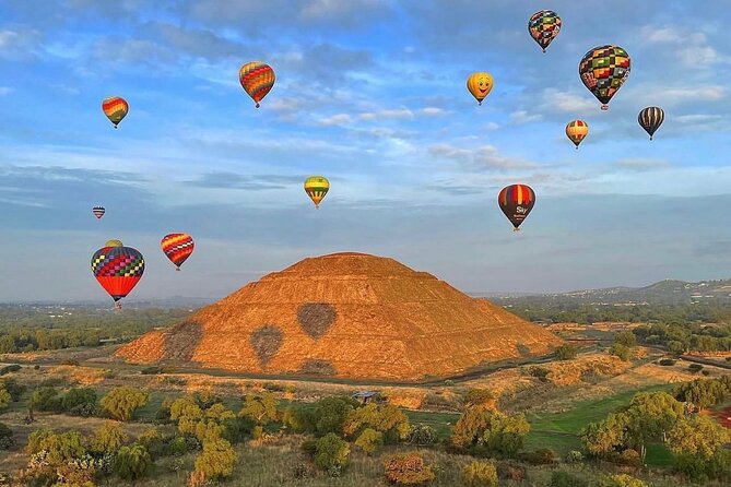 Balloon flight + pick up in CDMX + Breakfast in Cave + Pyramids - Breakfast inside La Cueva, unusual setting and mixed food reports