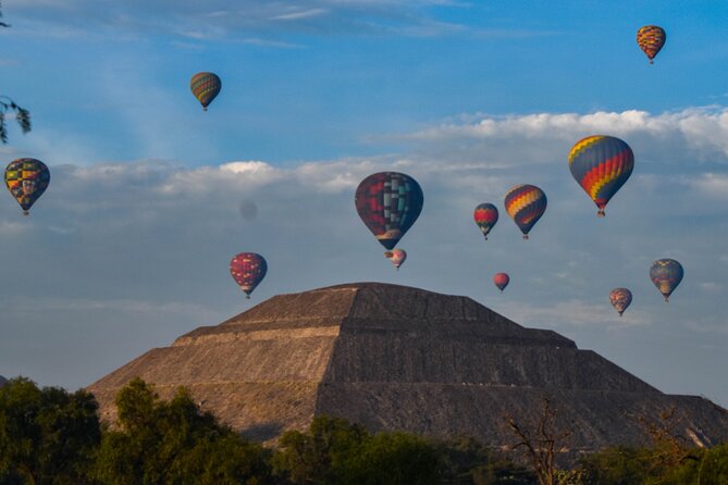 Balloon flight + pick up in CDMX + Breakfast in Cave + Teotihuacan - What the $160.90 price really covers