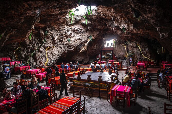 Balloon flight + pick up in CDMX + Breakfast in Cave + Teotihuacan - Landing, toasting, and breakfast inside La Cueva