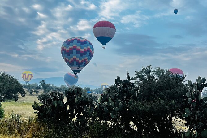 Balloon flight with private transportation and guided tour to Teotihuacán - Breakfast at a local restaurant near Teotihuacán