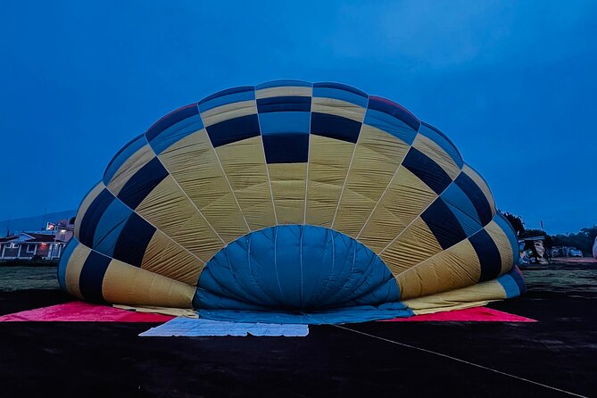 Balloon flight with private transportation and guided tour to Teotihuacán - Walking Teotihuacán with a bilingual guide