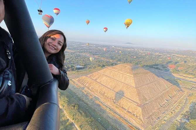 Balloon flight with pyramids tour and transportation from Mexico City - Walking Teotihuacan with an archaeological guide