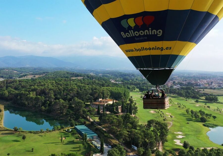Barcelona: Hot Air Balloon Ride with Optional Transportation - Helping the balloon take shape