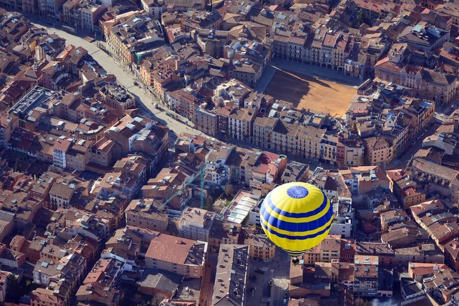 Barcelona: Hot Air Balloon Ride with Optional Transportation - What standing in the basket is really like