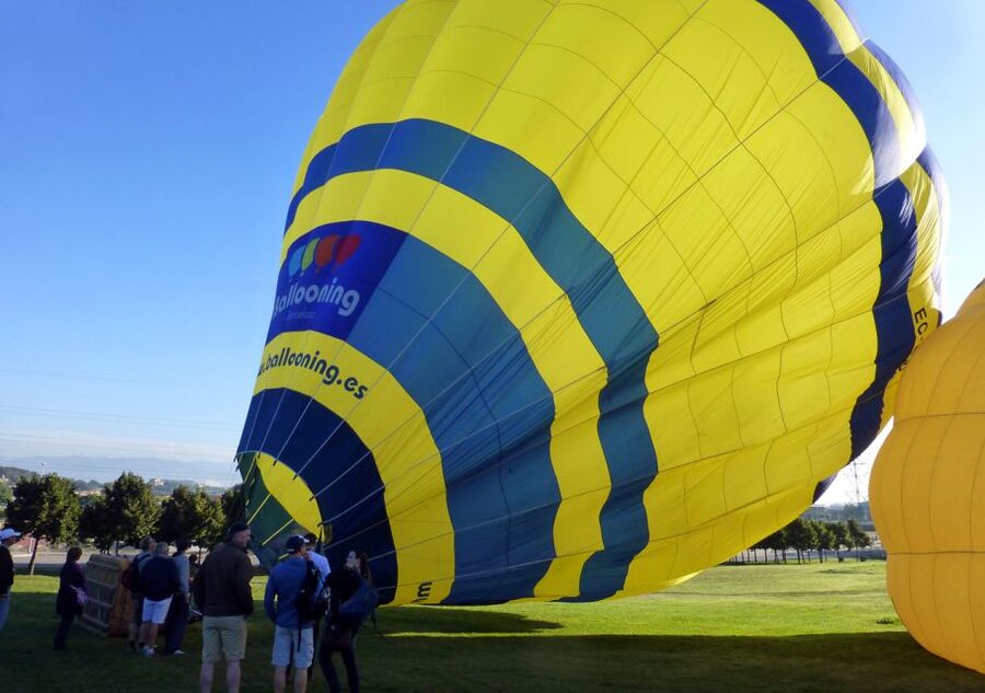 Barcelona: Hot Air Balloon Ride with Optional Transportation - A calm flight with changing views