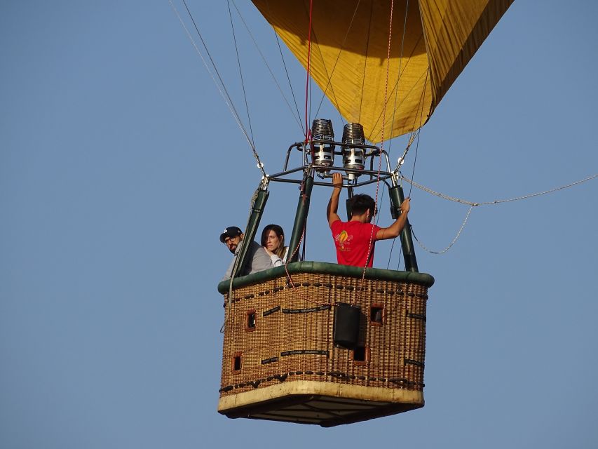 Barcelona: Private Hot Air Balloon Ride - A private group with multilingual guidance