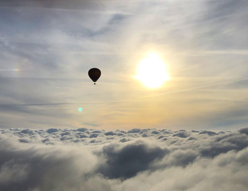 Barcelona: Private Romantic Balloon Flight - Landing, breakfast, cava, and the final celebration