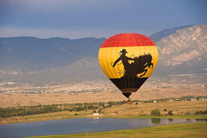 Breathtaking Colorado Springs Sunrise Hot Air Balloon Flight - Why the crew matters in a balloon