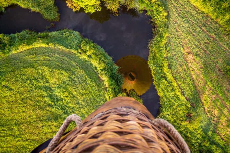 Brisbane: Hot Air Balloon Flight with Vineyard Breakfast - Watching a ten-storey balloon come alive
