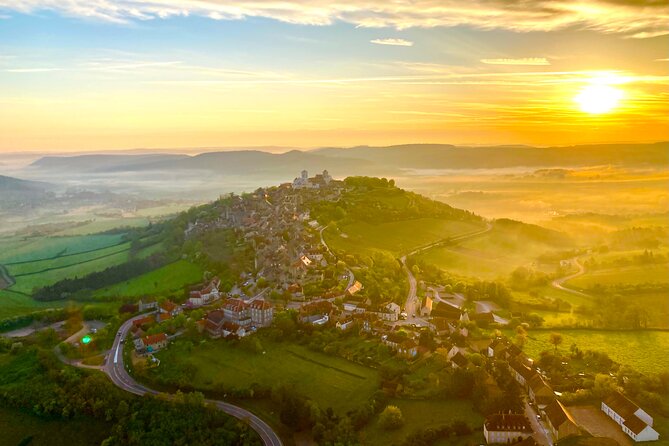 Burgundy Hot-Air Balloon Ride from Vezelay - Meeting the balloon at Parking du Clos