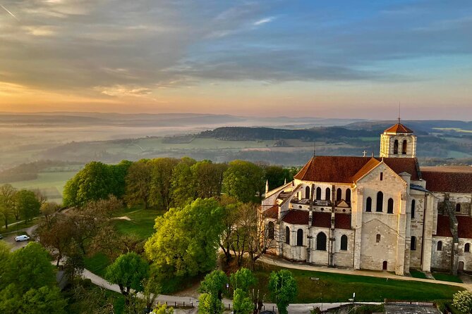Burgundy Hot-Air Balloon Ride from Vezelay - The first hour on the ground: watching the balloon come alive