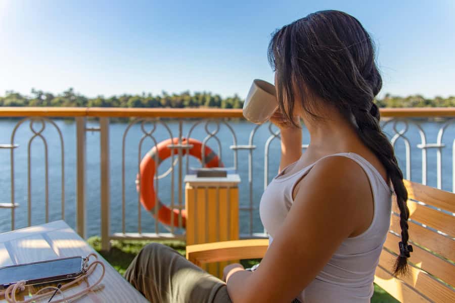 Cairo: 4-Day Nile Cruise to Luxor with Balloon & Flights - Day 1: Aswan, a motorboat, and the Nubian village