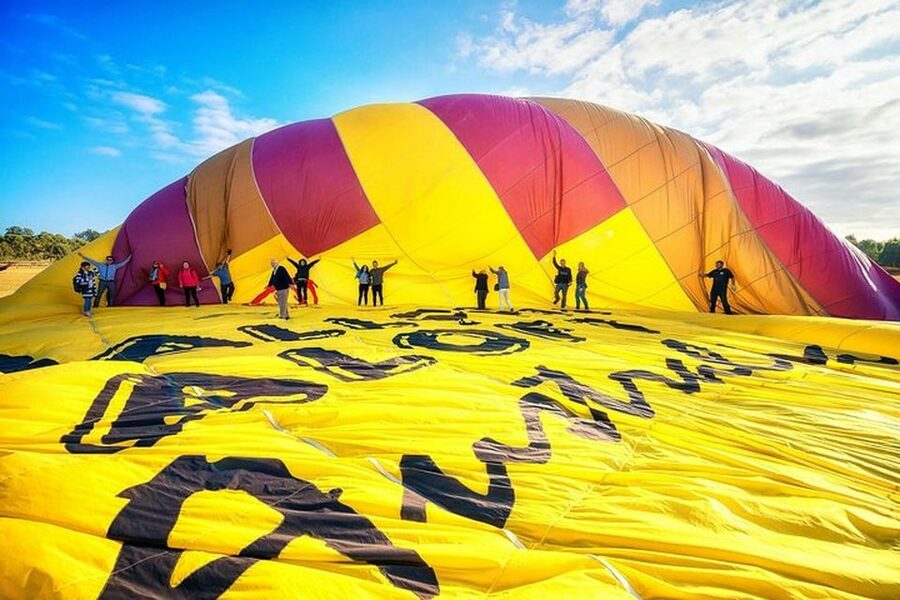 Camden Valley: Sunrise Hot Air Balloon Flight With Breakfast - What the flight feels like from the basket