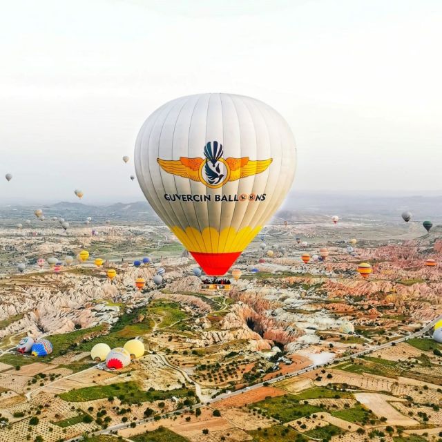 Cappadocia: Fairy Chimneys Sunrise Hot Air Balloon Flight - The safety briefing and the basket