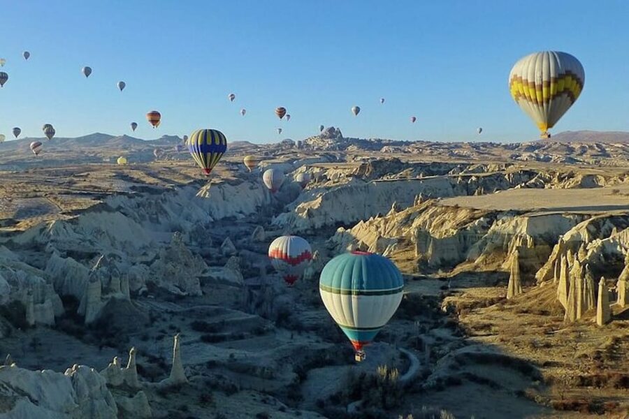 Cappadocia: Göreme Sunrise Hot Air Balloon Ride w/ Breakfast - Coffee, tea, and breakfast before takeoff