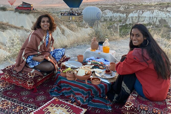Cappadocia Sunrise Breakfast With Hot Air Balloons - What happens at Love Valley