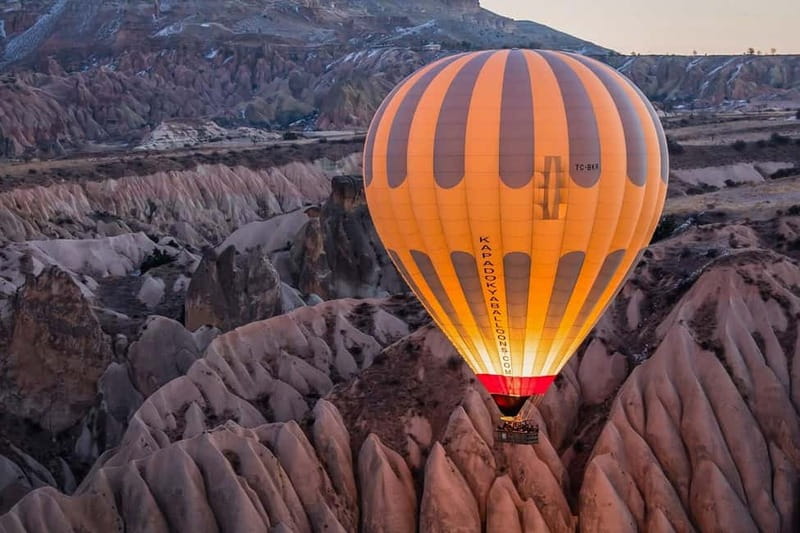 Cappadocia Sunrise Hot Air Balloon Flight/Kapadokya Balloons - The safety briefing and boarding process