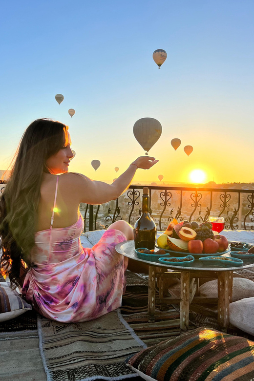 Cappadocia: Terrace Photo Spot With Balloon Flight View - Why sunrise makes this photo session work
