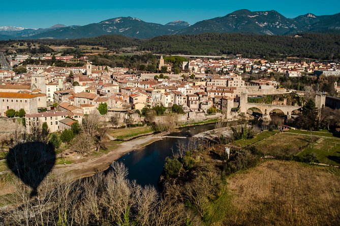 Catalonia Hot Air Balloon Ride and Breakfast over the Volcanoes of la Garrotxa - Cava, pastry, and the quiet pleasure of drifting