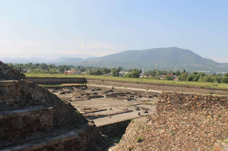 CDMX: balloon ride over Teotihuacan with transportation included - Landing, sparkling wine, and a flight certificate