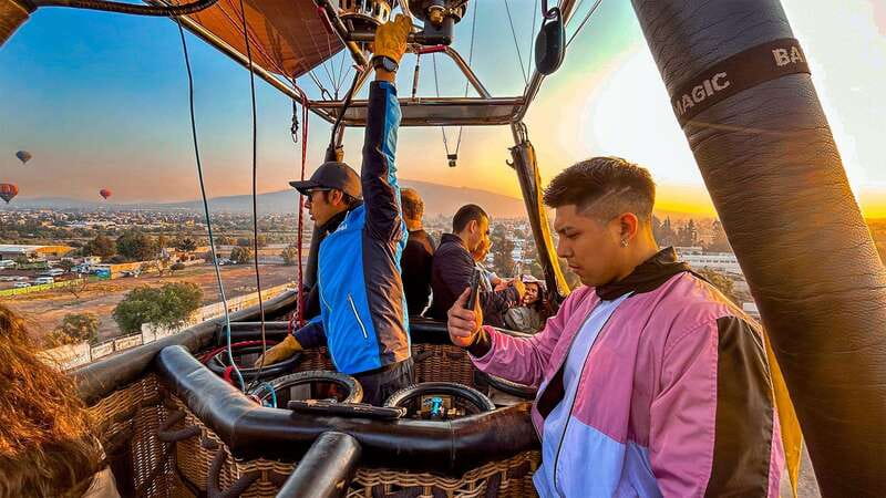 CDMX: Teotihuacan Balloon Flight with Optional Pyramids Tour - The early ride from Mexico City