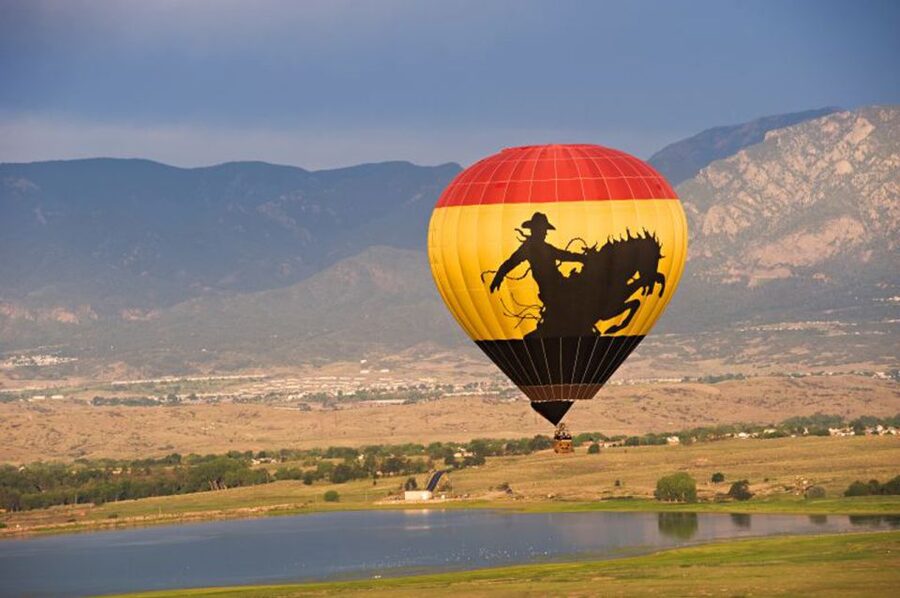 Colorado Springs: Sunrise Hot Air Balloon Flight - Meeting at the Radisson before sunrise