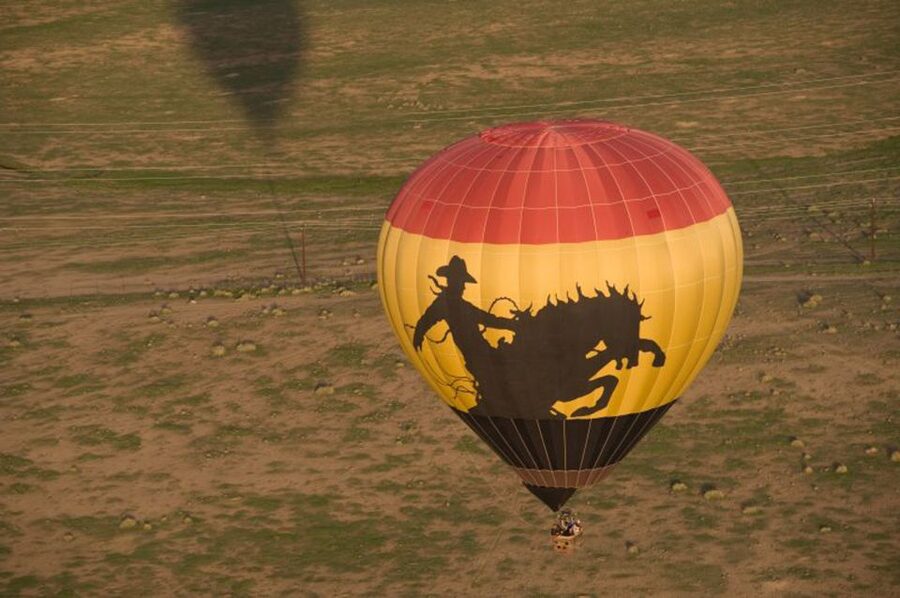 Colorado Springs: Sunrise Hot Air Balloon Flight - One quiet hour above Colorado