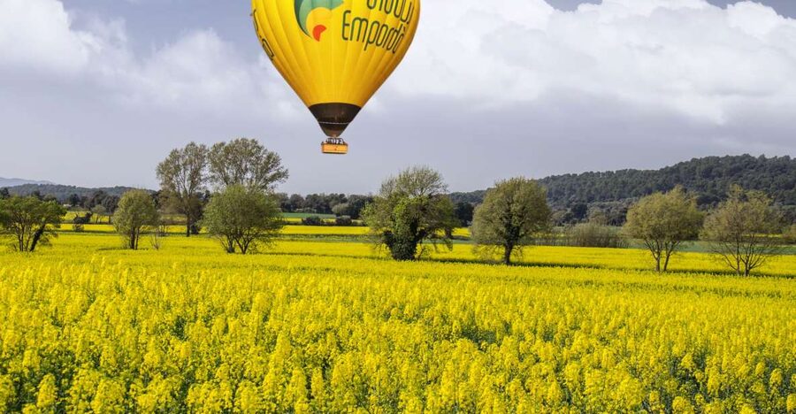 Costa Brava: Hot Air Balloon Flight - Shared - What to wear and bring at 6:45 AM