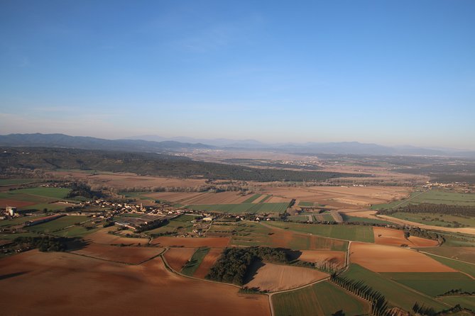 Costa Brava Private balloon flight - The 360-degree view over fields, villages, and sea