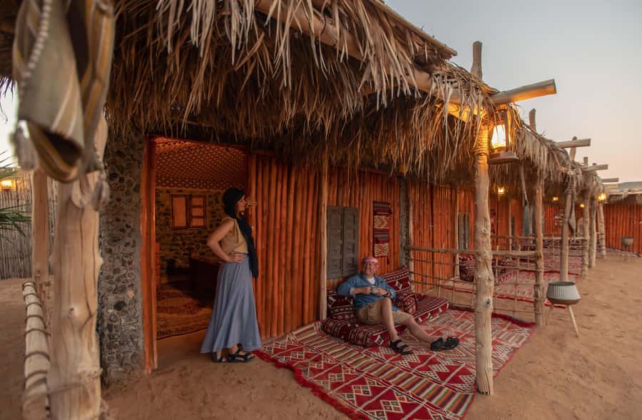 Dubai: Heritage Overnight Safari, Balloon Ride & breakfast - Sunset falconry with a clear desert view