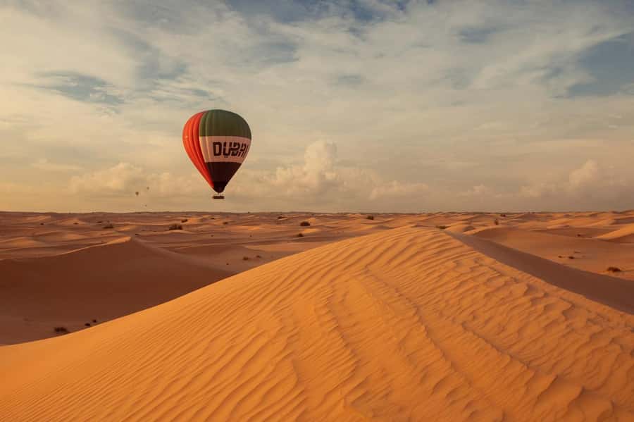 Dubai: Luxury Balloon Flight with Michelin-Curated Breakfast - Practical packing advice for a cold desert morning
