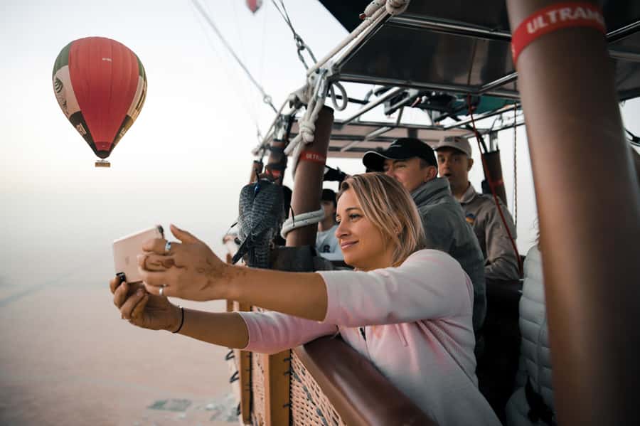 Dubai: Luxury Balloon Flight with Michelin-Curated Breakfast - Who should book this balloon experience?