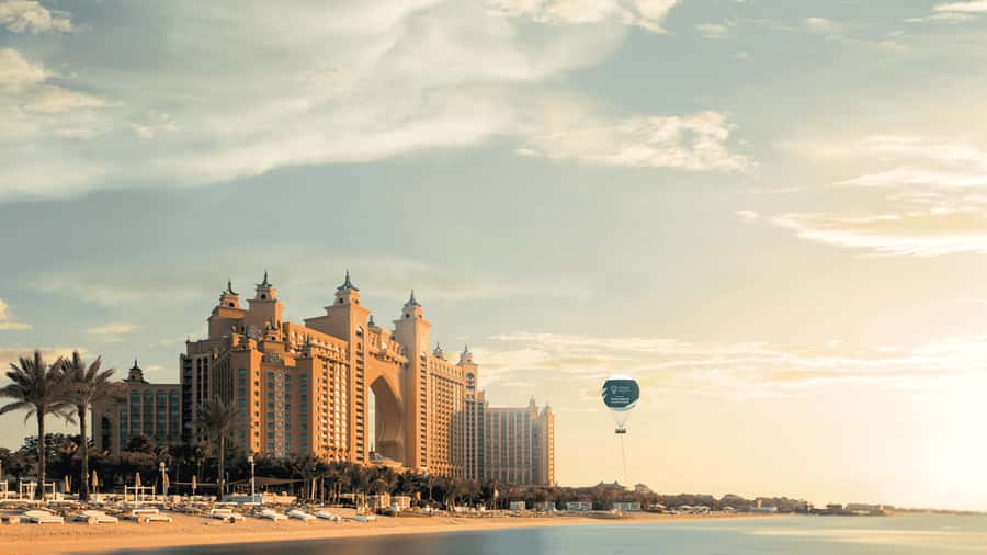 Dubai: The Dubai Balloon at Atlantis - The pilots and the human touch