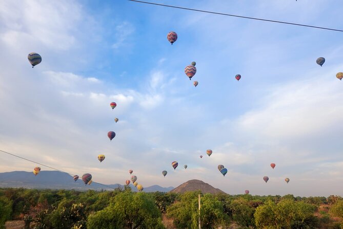 Flight with the Gods and underworld tour (all inclusive) - Watching the balloon come alive
