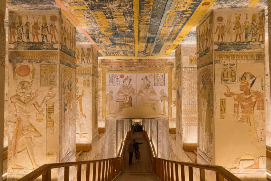 From Aswan:4 Days Nile Cruise Luxor Abu Simbel & Air Balloon - Day four: a balloon over Luxor