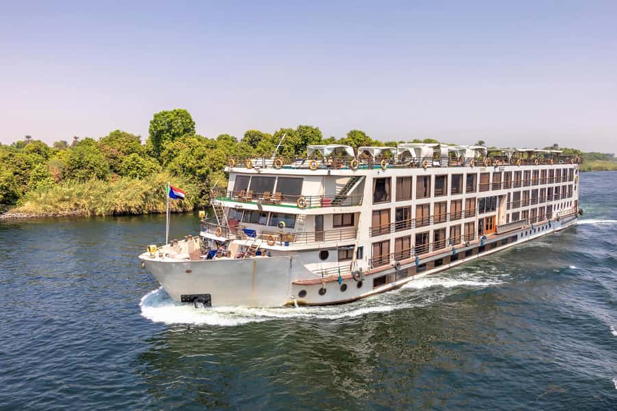 From Cairo: 4-Day Nile Cruise to Aswan w/ Balloon & Flights - Day one: Karnak, Luxor Temple, and a felucca ride