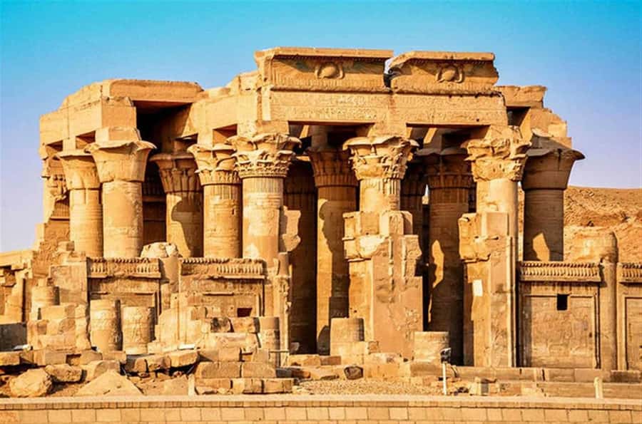 From Cairo: 4-Day Nile Cruise to Aswan w/ Balloon & Flights - Day three: Edfu by carriage and Kom Ombo by river