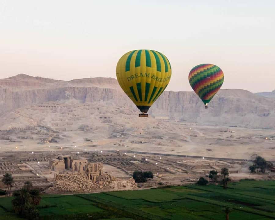 From Cairo: 5-Day Tour with Nile Cruise, Balloon, & Flights - Day 1: Pyramids, museum treasures, and dinner on the Nile
