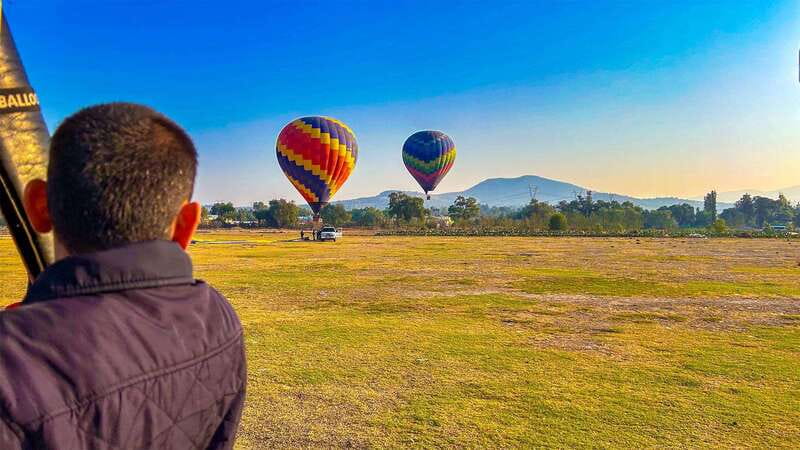 From CDMX: Hot air balloon ride, guided visits to Teotihuacan and Guadalupe - Walking through the Pyramid of the Sun and Pyramid of the Moon