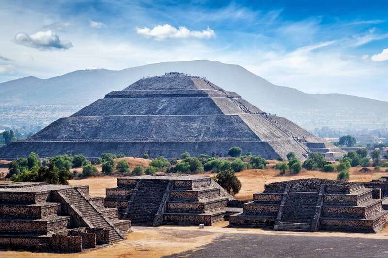 From CDMX: Hot air balloon ride, guided visits to Teotihuacan and Guadalupe - Guides, language, and group rhythm