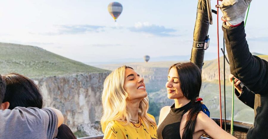 From Istanbul: 3-Day Cappadocia Tour with Balloon Ride - Göreme’s cave churches and monastic past